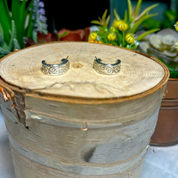 Brighton collectibles earrings silver etched medium hoops - Picture 2 of 4